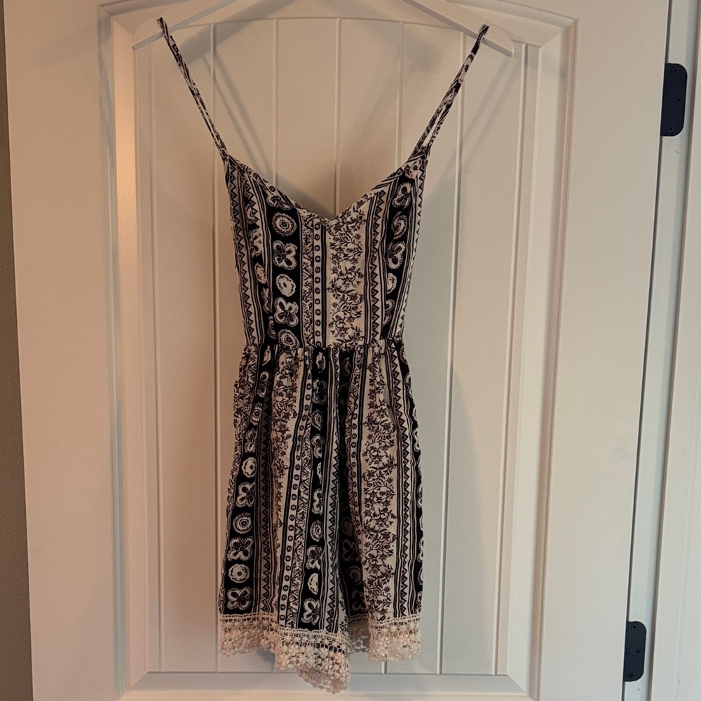 Abercrombie Black and White Patterned Dress